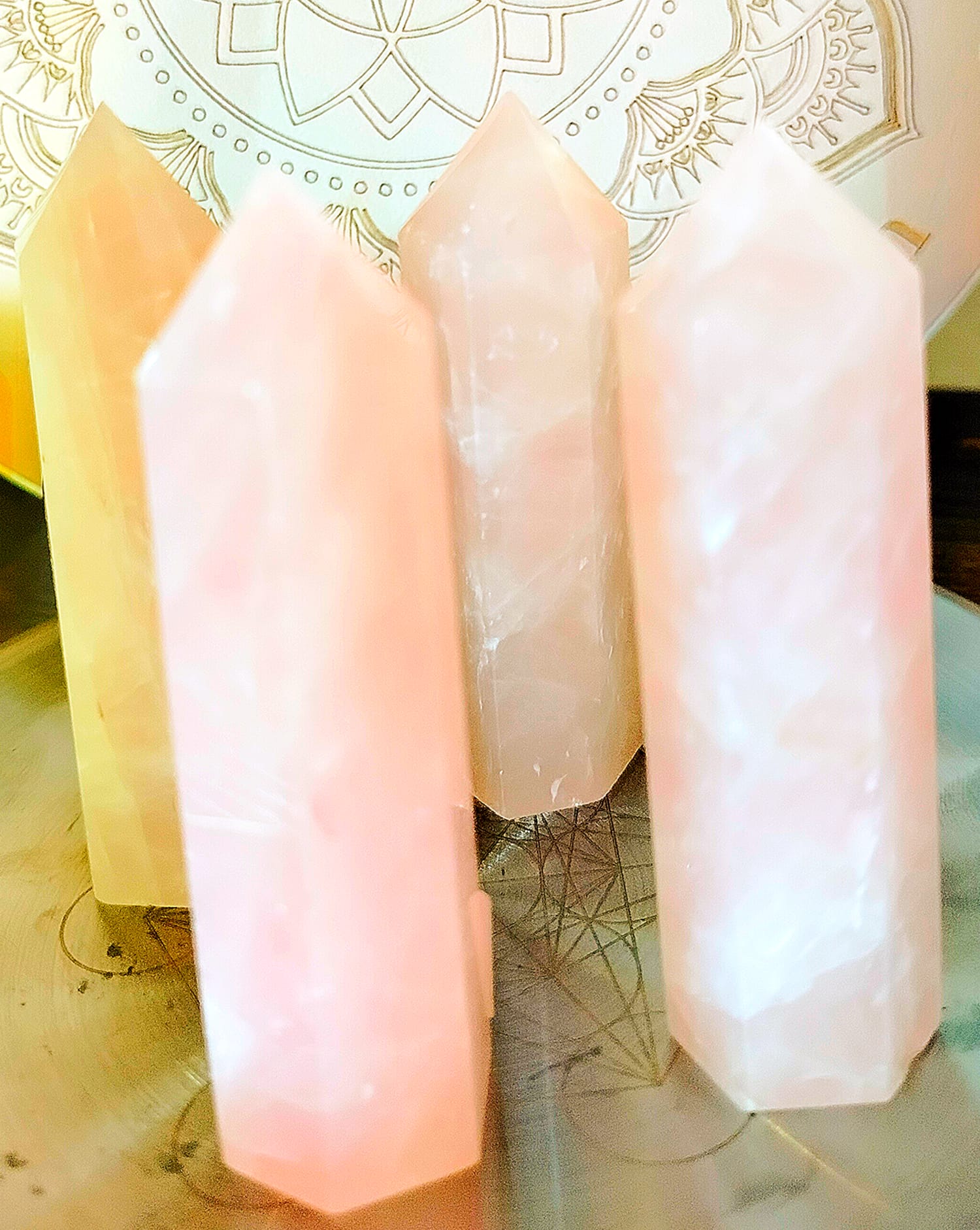 OBELISCO IN QUARZO ROSA